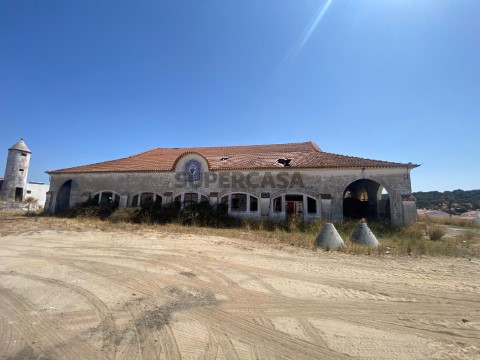 Prédio com viabilidade de construção para um condomínio em Arraiolos - Évora