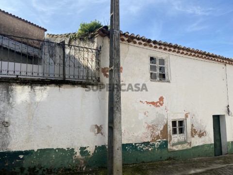 Moradia Encantadora em Rosmaninhal: Oportunidade de Viver no Coração da Beleza Rural Portuguesa