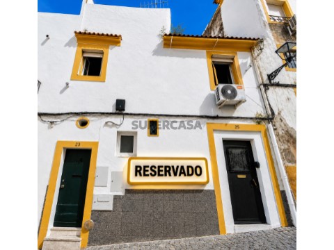 Moradia Tradicionali com Duas Unidades Habitacionais Independentes e Terraço Privativo | Centro Histórico de Elvas