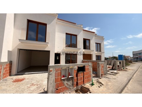 Moradia em Banda T4 Triplex em Urbanização Cruz da Légua, Atouguia da Baleia
