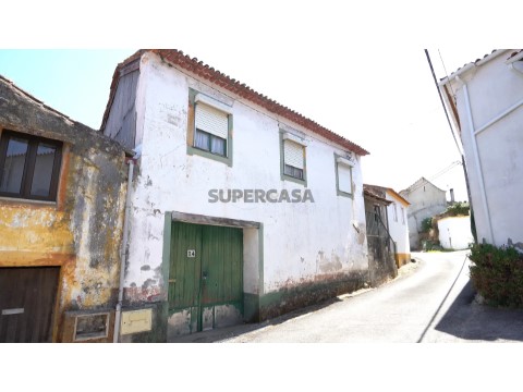 Moradia T2 em Foz de Arouce e Casal de Ermio, Lousã