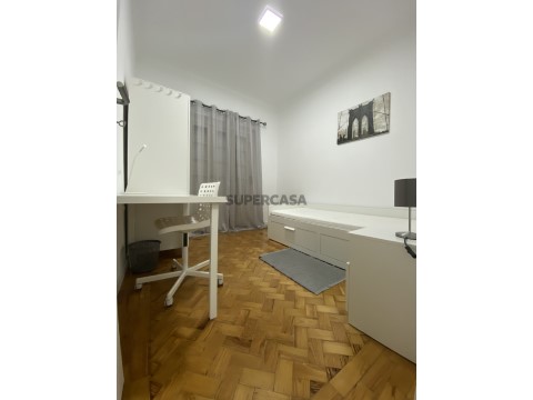 Arrenda-se Quarto em Moscavide c/ Varanda