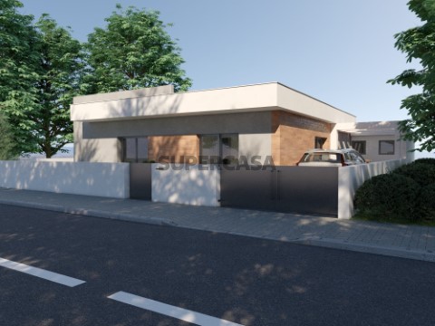 House with land 4 bedrooms in Fernão Ferro, Seixal