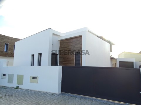 Moradia Isolada T5 Duplex em Azeitão (São Lourenço e São Simão), Setúbal