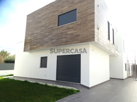 Moradia Isolada T5 Duplex em Azeitão (São Lourenço e São Simão), Setúbal