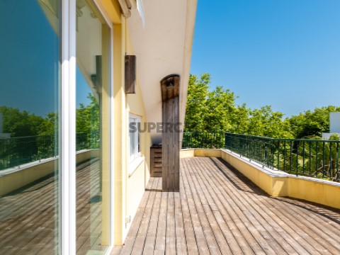 Fantástica Penthouse no centro do Estoril em Duplex com vista mar