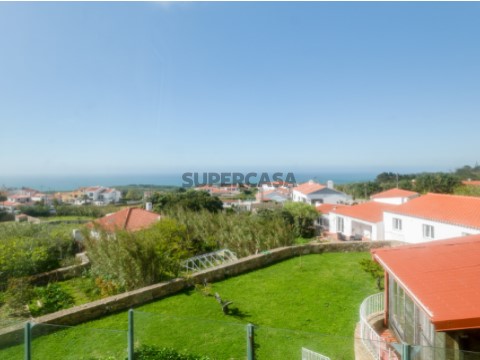 Moradia T3 Exclusiva com vista de mar, jardim e piscina aquecida em Azoia, Colares
