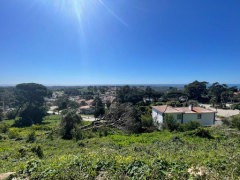Terreno exclusivo no Parque Natural de Sintra-Cascais com projeto e vistas deslumbrantes para o mar