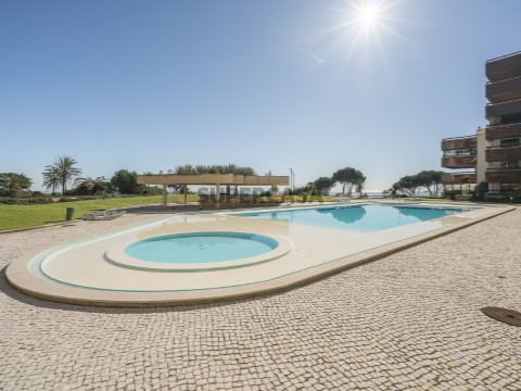 Apartamento T1 mobilado e com vista mar deslumbrante na Guia em Cascais.
