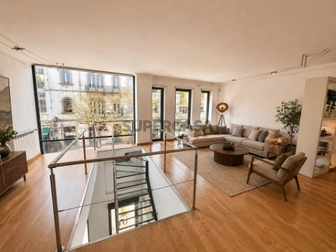 Apartamento T3 Duplex tipo Loft, com vista frontal de mar, no Monte Estoril-Salão 1º piso