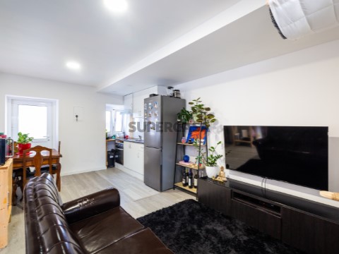 Apartamento T2 - Pataias - Sala de Estar