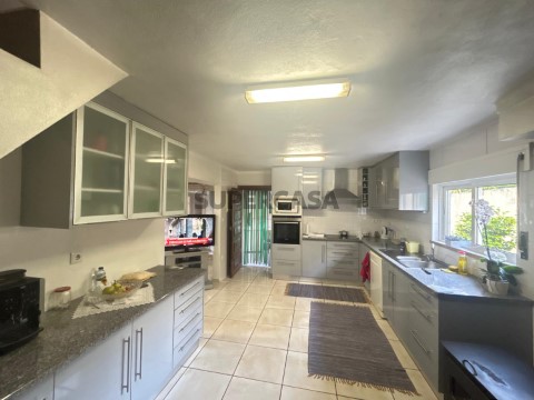 Quinta com 2 moradias, 2 armazéns e terreno - Pedrulheira, Marinha Grande - Cozinha 1