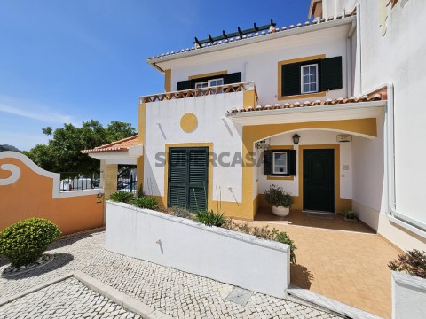 Exclusividade Imobiliária Lider Moradia T4 em Condomínio Fechado de Luxo no Centro da Venda do Pinheiro - Mafra