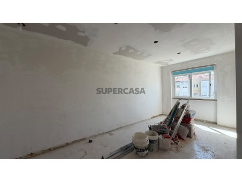 Apartamento T2+1 na Praceta 1º de Dezembro, Odivelas