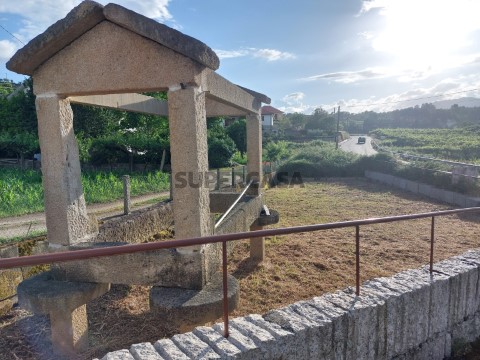 Terreno com Espigueiro