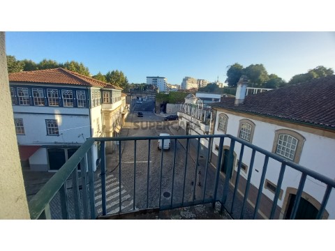 Apartamento T2 na Rua do Conselheiro João da Cunha, Monção e Troviscoso