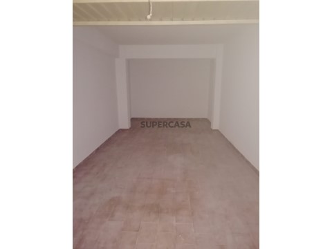 Garagem em Urbanização Quinta das Palmeiras, Porches