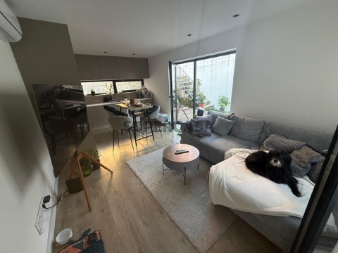 Arrendamento Apartamento T2 com Terraço no Bonfim - Porto - Exemplo com mobília
