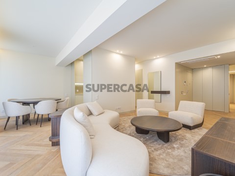 Venda Apartamento T3 na Rua Sá da Bandeira - Porto