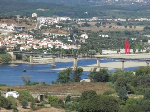 建筑 在 Rua dos Condes de Abrantes, Abrantes (São Vicente e São João) e Alferrarede