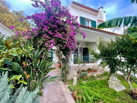 Moradia_Unifamiliar_T5_com_Garagem_Cave_churrasqueira_jardim_logradouro_Caparica_Rute_Ferreira_Imobiliaria_Lda (3)