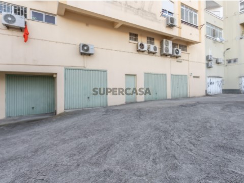 Garaje en São Sebastião, Setúbal