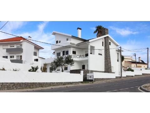 Moradia T5 Triplex em Charneca de Caparica e Sobreda, Almada