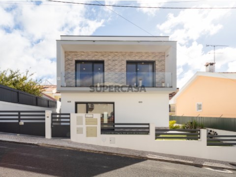 房子 3 卧室 Duplex 在 Pontinha e Famões, Odivelas