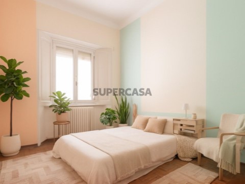 Apartamento T2 Triplex em Amora, Seixal