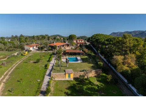 Casa Antiga T5 em Azeitão (São Lourenço e São Simão), Setúbal
