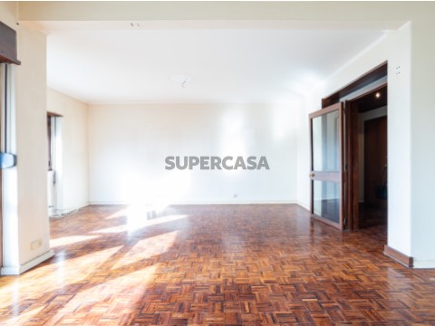 Apartamento T4 em Alfragide Sul