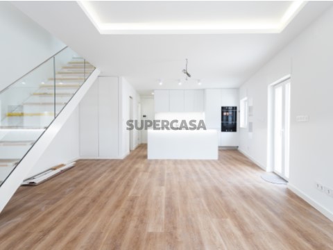 Moradia T3 Duplex em Caparica e Trafaria, Almada