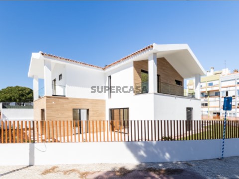 Moradia T4 Duplex em Algés, Linda-a-Velha e Cruz Quebrada-Dafundo, Oeiras