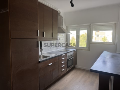 Apartamento 3 habitaciones en Venteira, Amadora