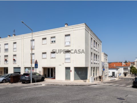 T4+1 Duplex - Último Piso - 3 Suítes e 3 Lugares de Estacionamento em Alcanena