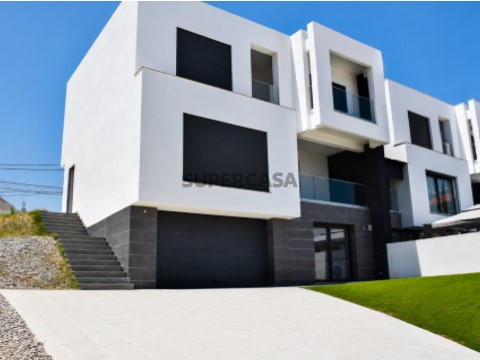 Moradia T4 Triplex em Corroios, Seixal