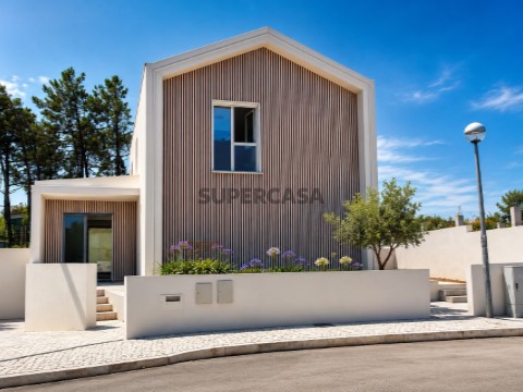 Moradia T4 Duplex em Santa Maria, São Pedro e Sobral da Lagoa, Óbidos