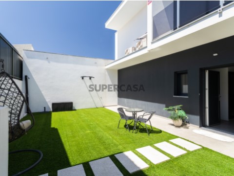 Moradia T2 Triplex em Quinta do Conde, Sesimbra