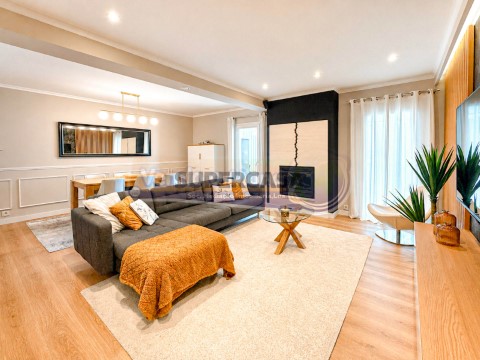 Apartamento 4 habitaciones en Praceta Luís de Camões, Agualva e Mira-Sintra