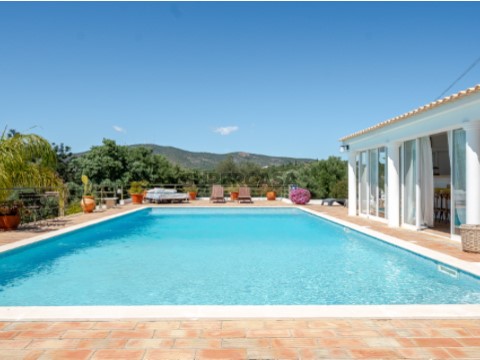 Moradia T5 em Caminho da Boavista, Quelfes