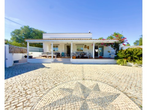 Haus 4 Zimmer auf Pechão, Olhão