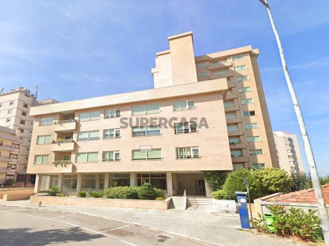 Apartamento T4 na Rua Estado da Índia, Mafamude
