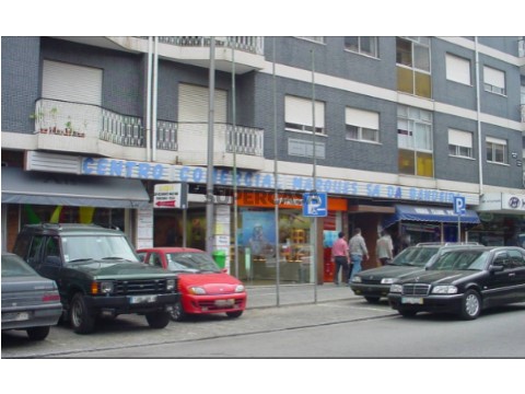 Comercial na Rua do Marquês de Sá da Bandeira, Mafamude