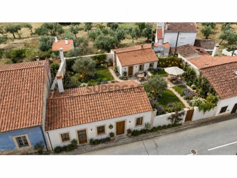 Moradia T5+1 Duplex na Rua das Oliveirinhas, Benquerenças