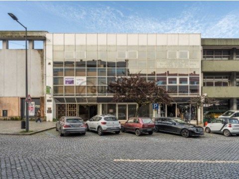Comercial em Santo Tirso, Couto (S.Cristina e S.Miguel) e Burgães, Santo Tirso