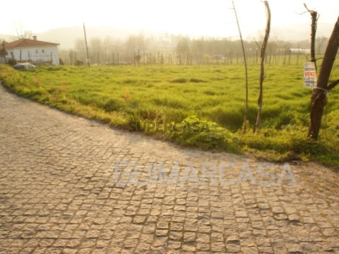 Terreno em Atães e Rendufe, Guimarães