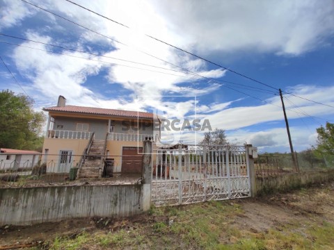 Moradia Isolada T5 em Carção, Vimioso