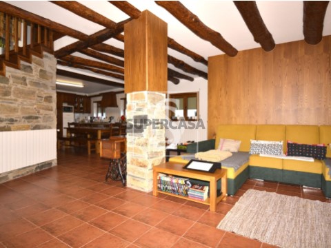 Casa Rústica T4 em Aveleda e Rio de Onor, Bragança