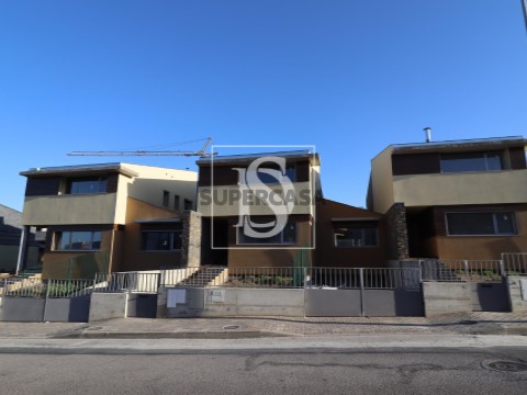 Moradia T4 em Sé, Santa Maria e Meixedo, Bragança