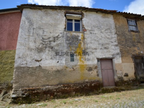 Casa Antiga T2 em São Pedro de Sarracenos, Bragança